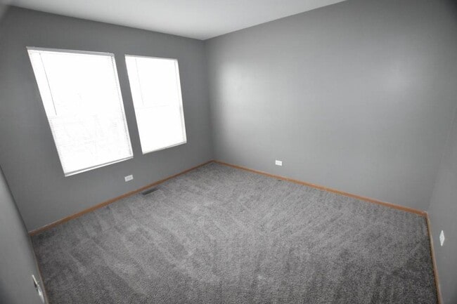 Building Photo - 24 Waterbury Cir