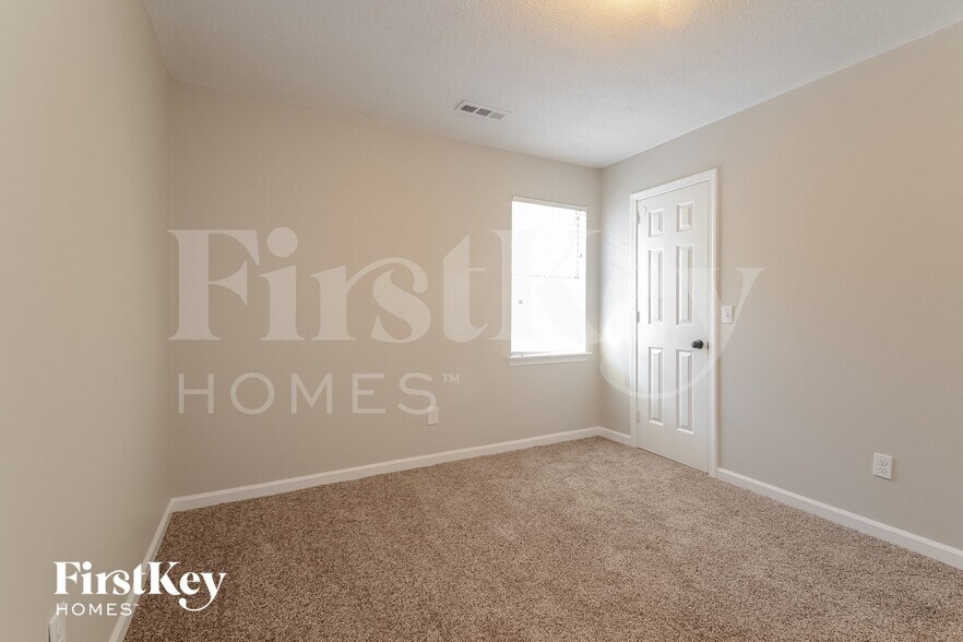 Building Photo - 1049 Independence Ct