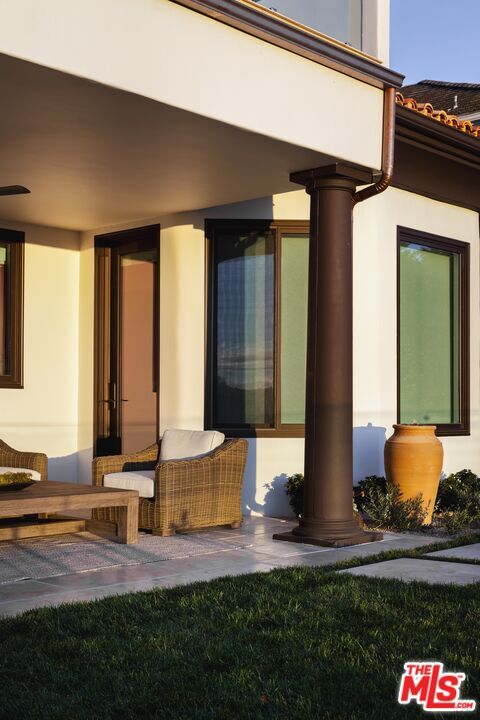 Building Photo - 16736 Vía Pacifica