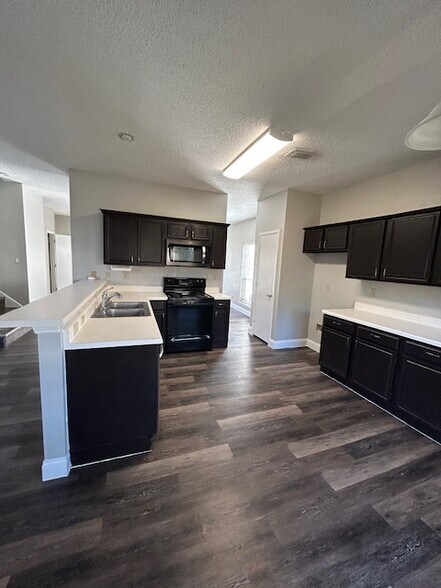 Kitchen - 4729 Waterway Dr N