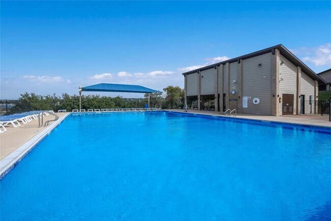 Building Photo - 18400 Lakepoint Cove