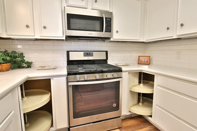 Building Photo - 3880 Williamsburg Cir