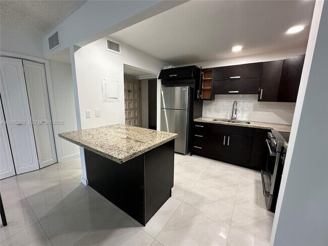 Building Photo - 7051 Environ Blvd