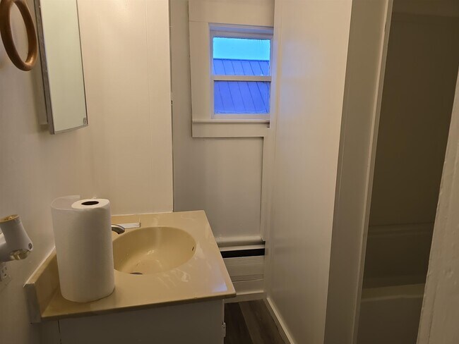 Building Photo - 220 Main St