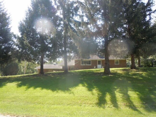 Building Photo - 4 Bedroom 3 Bath Home on Over an Acre!!