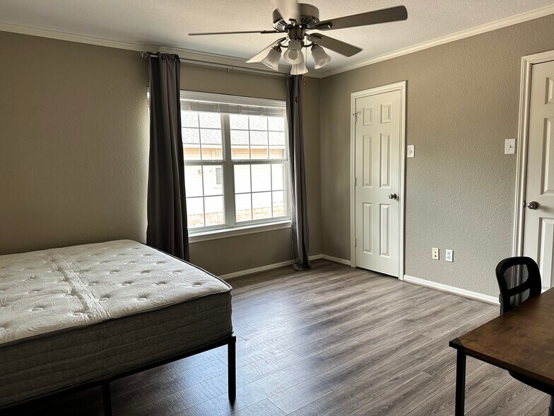 Building Photo - 2101 S 7th St