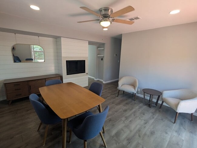 Building Photo - 3 Bedroom - 1 Bath House in San Diego