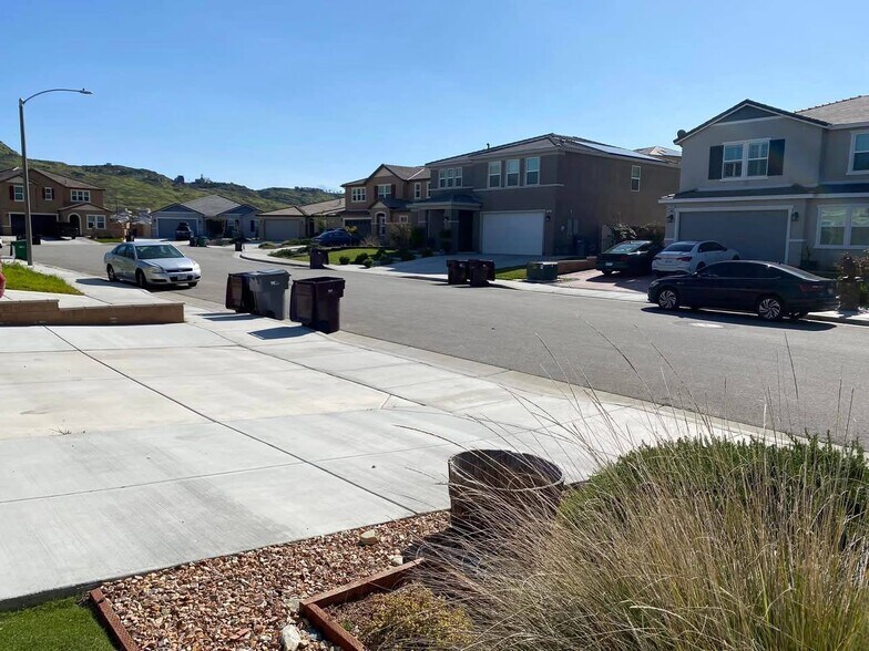 at quiet cul-de-sac with lots of parking on driveway or street - 7893 Boot Straps Ct