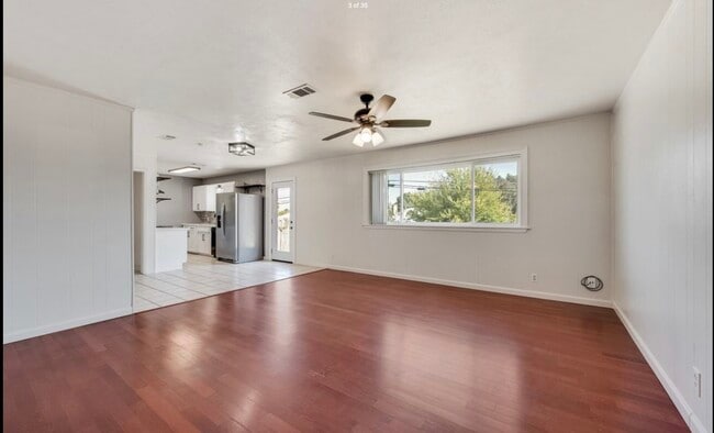 Building Photo - 411 Yorkshire Dr