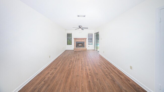 Building Photo - 216 Dixie Dr