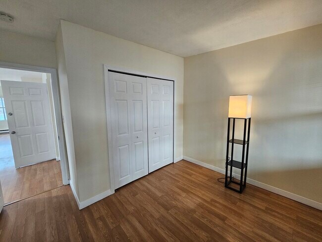 Building Photo - 464 Meridian St