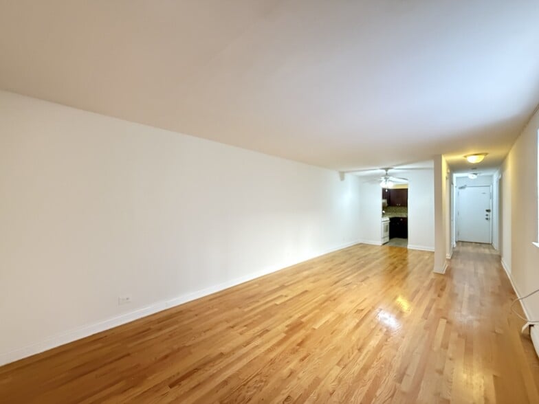 Building Photo - 3710 N Pine Grove Ave