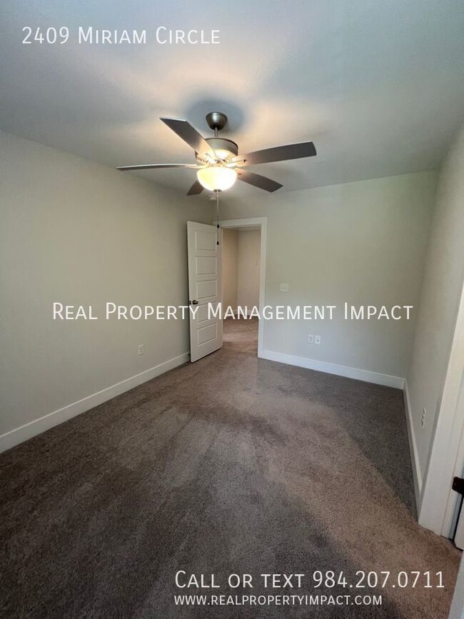 Building Photo - MOVE IN SPECIAL: 1/2 OFF 1 MONTH RENT. New...