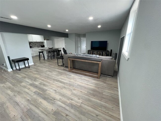 Building Photo - 128 Skyview Terrace