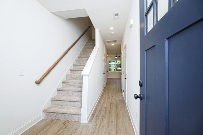 Building Photo - Brand New Duet Style Townhome in Charlotte!