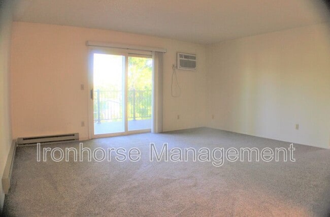 Building Photo - 809 W Villard St