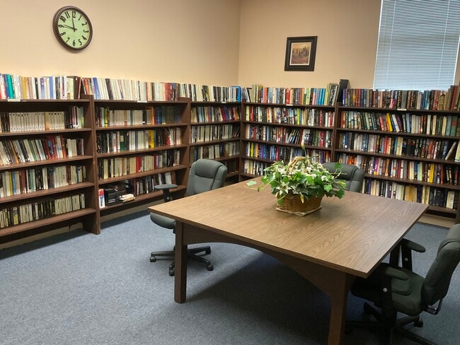 Clubhouse library - 2900 NW 47th Terrace