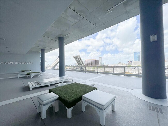 Building Photo - 690 SW 1st Ct