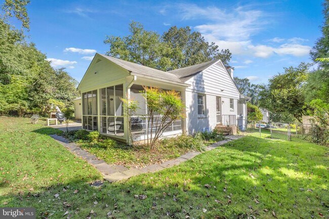 Building Photo - 3548 N Valley St
