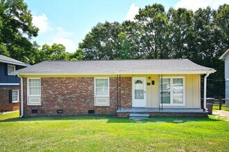 Building Photo - New Lower Price! Remodeled 3 bed / 1.5 bath home near downtown Spartanburg