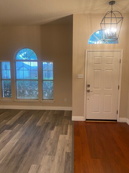 Building Photo - 4505 Scenic Dr