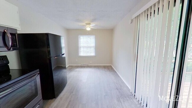 Building Photo - 4201 Carlyle Dr