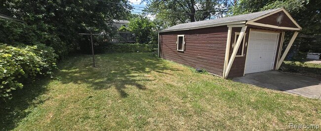 Building Photo - 13046 Sherman Ave