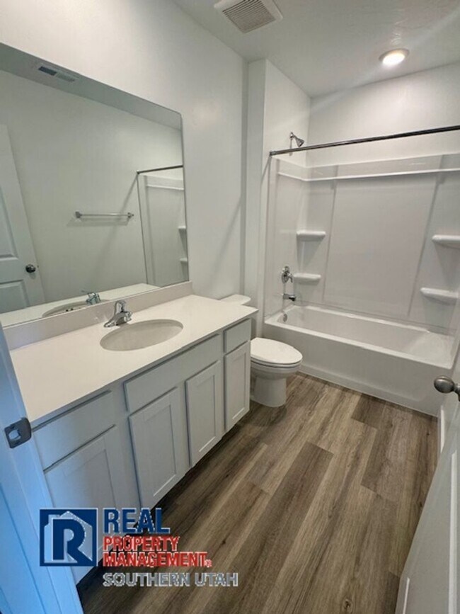 Building Photo - Long Valley Townhome with all the Amenities
