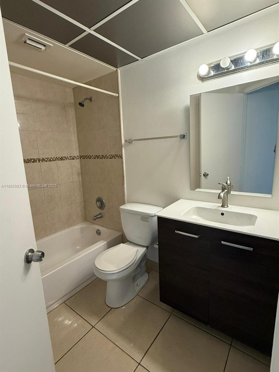 Building Photo - 8290 Lake Dr