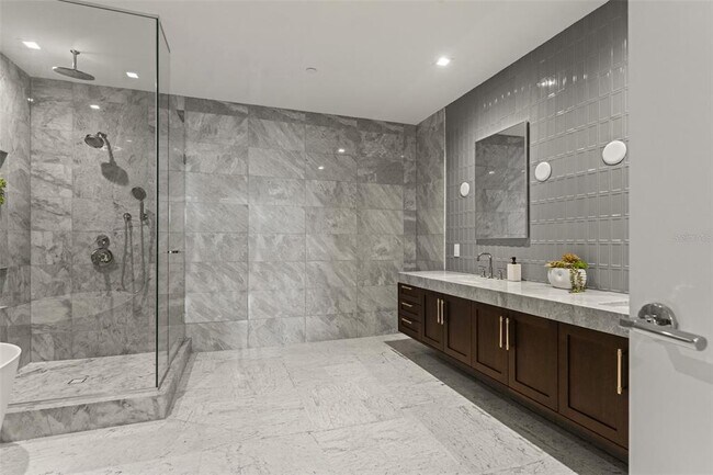 Building Photo - 3015 S Ysabella Ave