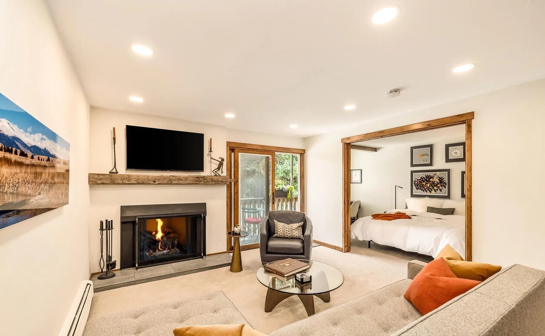 Pocket Doors Private Balcony Overlooks Seasonal Pool - 1040 Vail View Dr