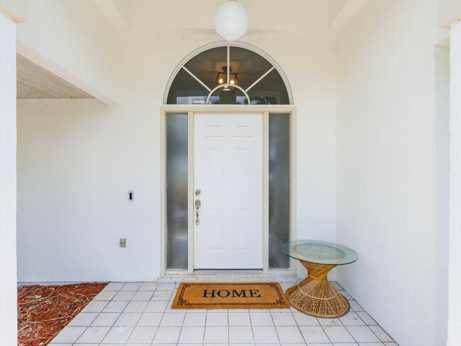 Building Photo - 1123 SW Oak Hollow Ct