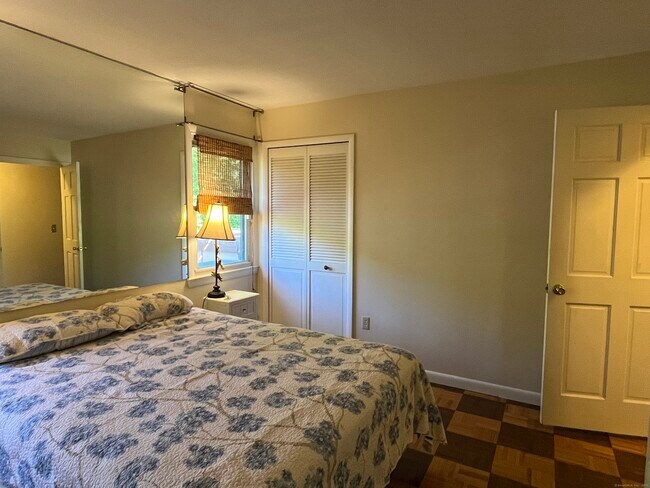 Building Photo - 18 Pinewood Shores
