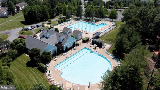 Building Photo - 8048 Hilliard Dr