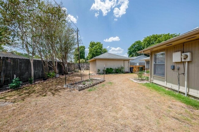 Building Photo - 13211 Rosstown Dr