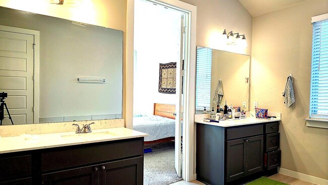 Building Photo - 8001 Silhouette St