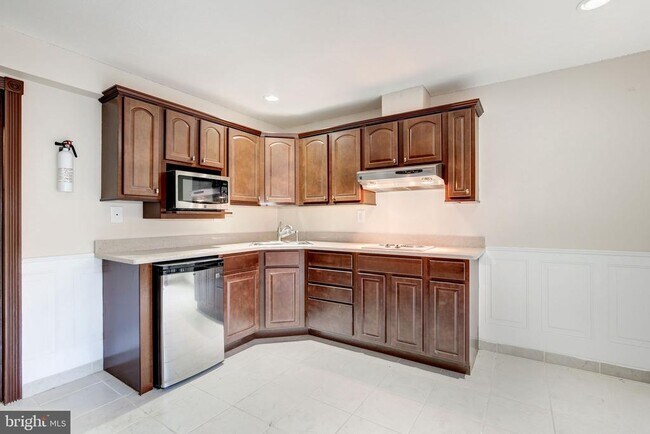 Building Photo - 151 Brynwood St