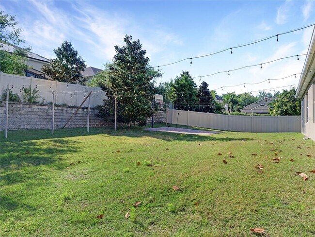 Building Photo - 15002 Ozzi St