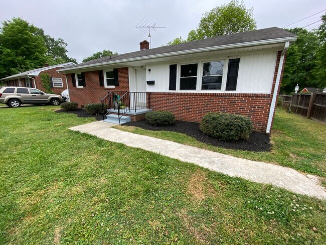 Primary Photo - COMING SOON 3 Bed 1 Bath in Graham!