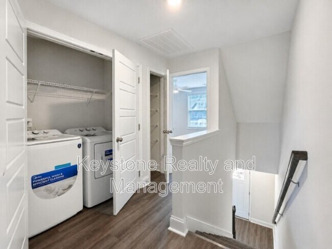 Building Photo - 1201 Woodland Vly Ln