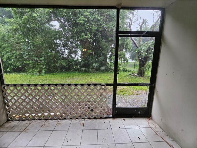 Building Photo - 7820 S Colony Cir