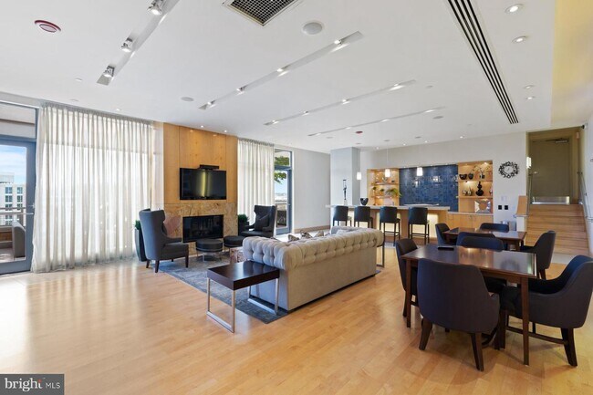 Penthouse community room - 475 K St NW