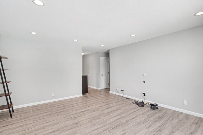 Building Photo - 3143 Shriver Dr