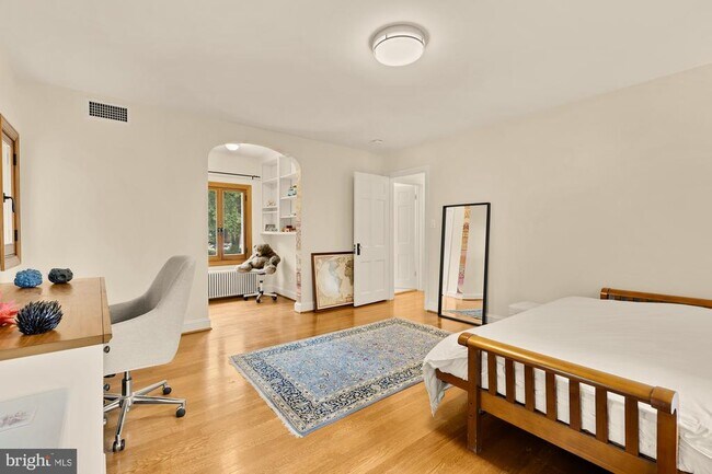 Building Photo - 3111 Chain Bridge Rd NW