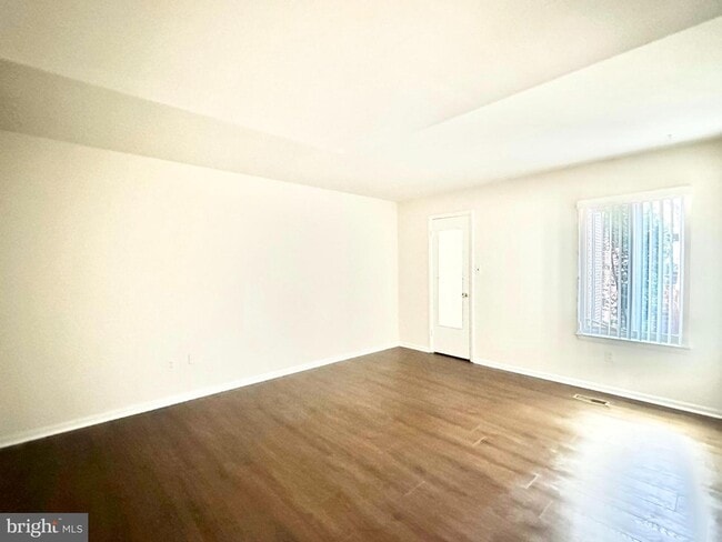 Building Photo - 626 15th St S