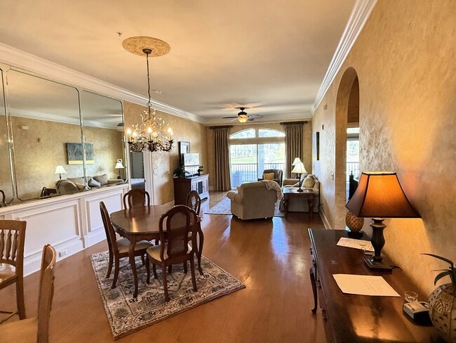 Building Photo - 265 Venice Way