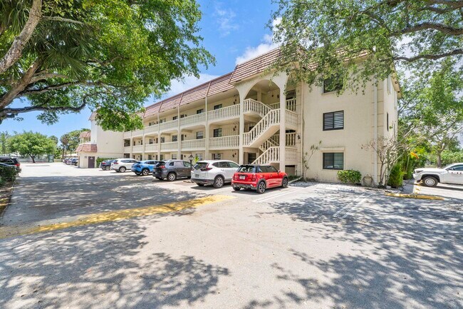 Building Photo - 126 S Cypress Rd