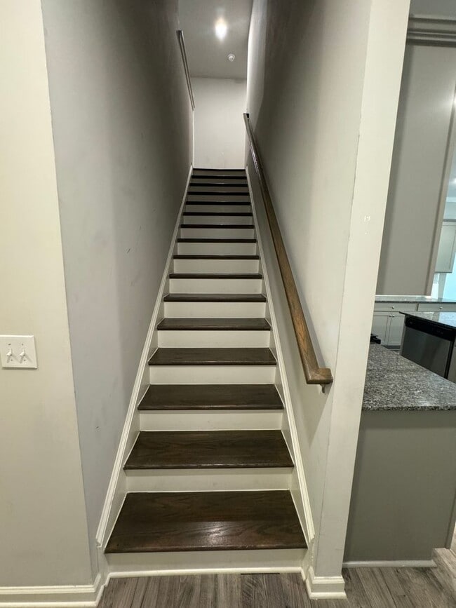 Building Photo - Modern 3/2.5 Townhome in Woodstock- $2,350