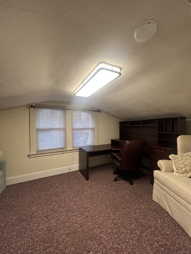 Building Photo - 466 Derby Ave