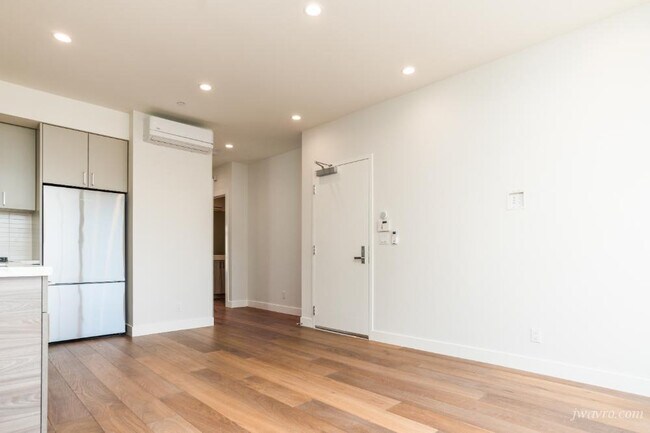 Building Photo - 25 Grace St